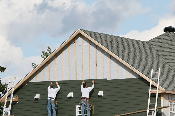 Professional Siding Installation technician working in Chester, IL